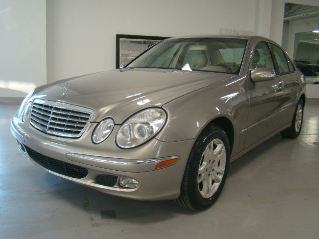 Mercedes-Benz E-Class 2003 photo 3