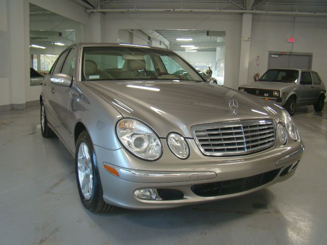 Mercedes-Benz E-Class 2003 photo 4