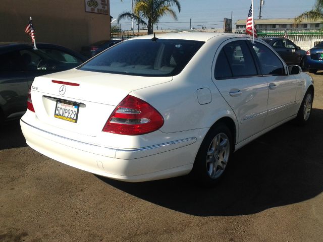Mercedes-Benz E-Class 2003 photo 3