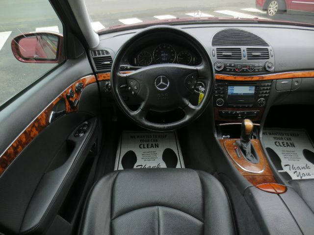 Mercedes-Benz E-Class 2003 photo 32