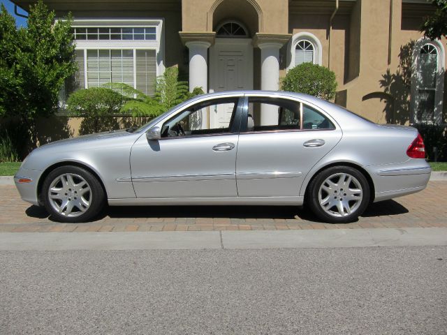 Mercedes-Benz E-Class 2003 photo 1