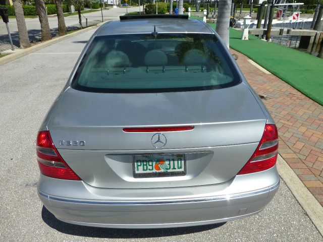 Mercedes-Benz E-Class 2003 photo 1
