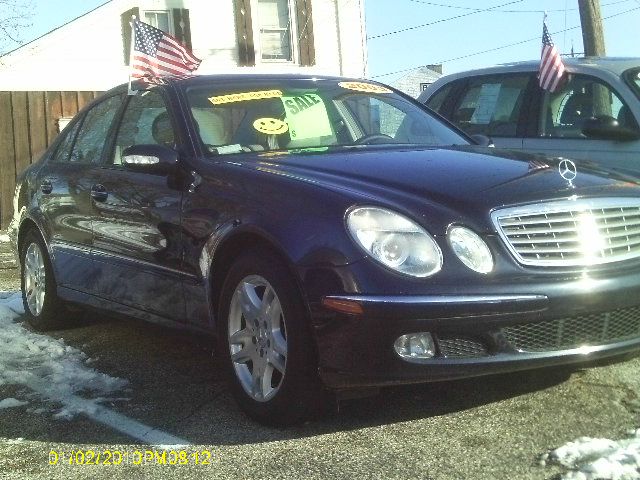 Mercedes-Benz E-Class 2003 photo 2