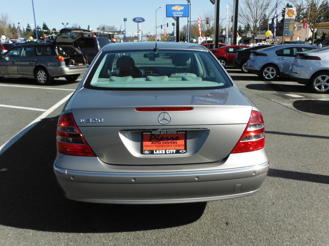 Mercedes-Benz E-Class 2003 photo 1