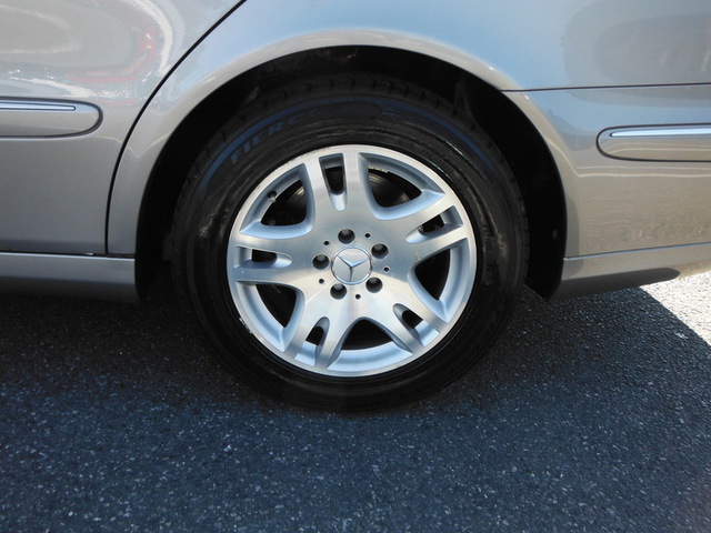 Mercedes-Benz E-Class 2003 photo 2