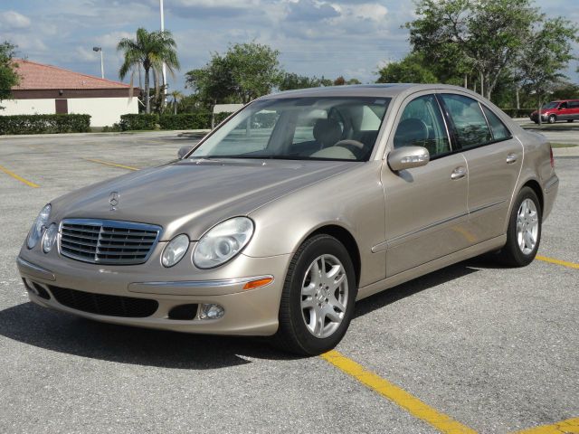Mercedes-Benz E-Class 2003 photo 2