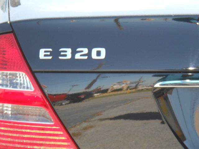 Mercedes-Benz E-Class 2003 photo 1