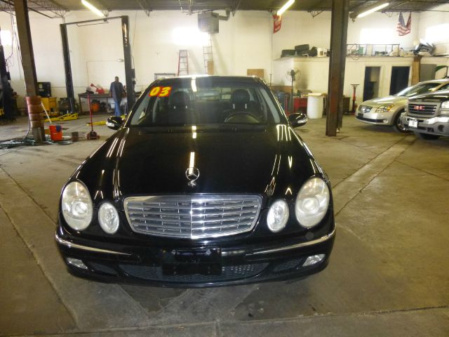 Mercedes-Benz E-Class 2003 photo 2