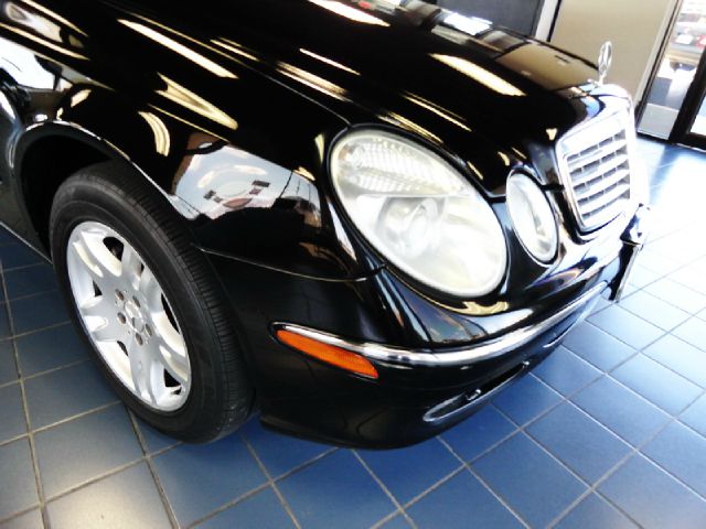Mercedes-Benz E-Class 2003 photo 2