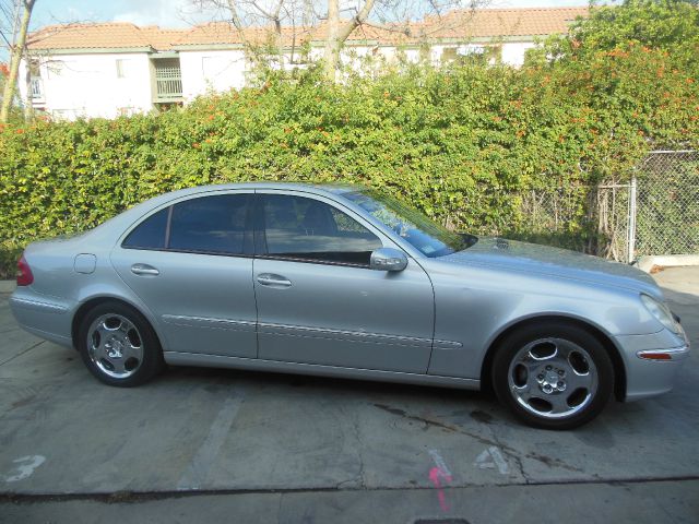 Mercedes-Benz E-Class 2003 photo 3