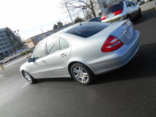 Mercedes-Benz E-Class 2003 photo 2