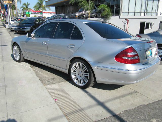 Mercedes-Benz E-Class 2003 photo 2