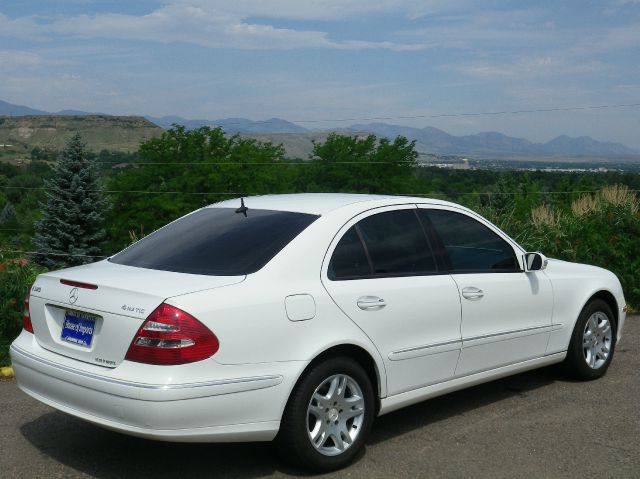 Mercedes-Benz E-Class Supercab FX4 Sedan
