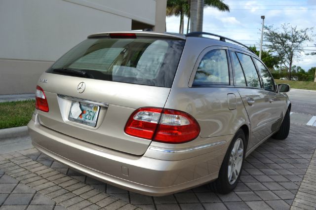 Mercedes-Benz E-Class 2004 photo 1