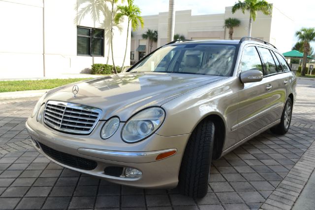 Mercedes-Benz E-Class 2004 photo 2