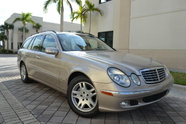 Mercedes-Benz E-Class 2004 photo 3