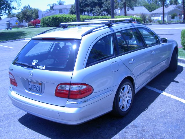 Mercedes-Benz E-Class 2004 photo 2