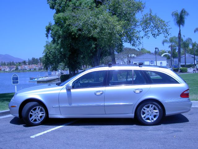 Mercedes-Benz E-Class 2004 photo 3
