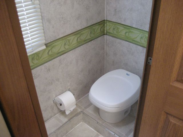 Mercedes-Benz E-Class 2004 photo 2