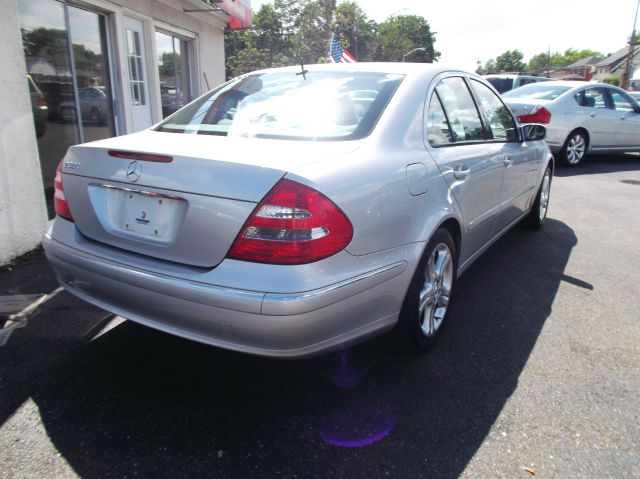 Mercedes-Benz E-Class 2004 photo 1