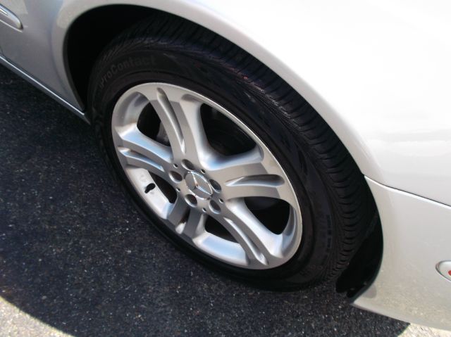 Mercedes-Benz E-Class 2004 photo 2