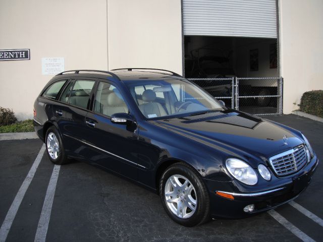 Mercedes-Benz E-Class 2004 photo 2