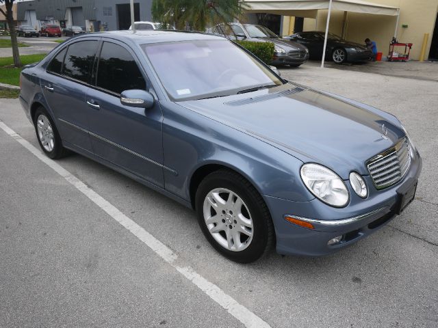 Mercedes-Benz E-Class 2004 photo 1