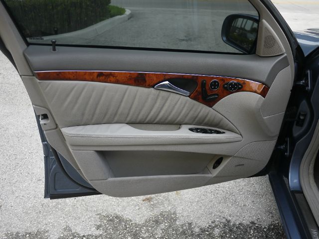 Mercedes-Benz E-Class 2004 photo 10