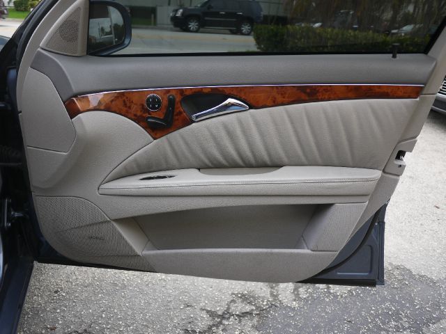 Mercedes-Benz E-Class 2004 photo 13