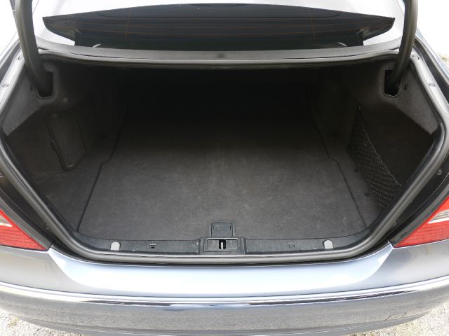 Mercedes-Benz E-Class 2004 photo 14