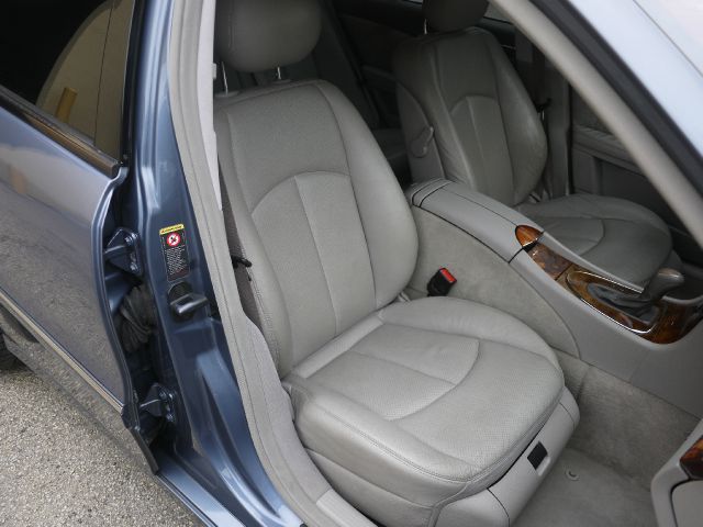 Mercedes-Benz E-Class 2004 photo 20