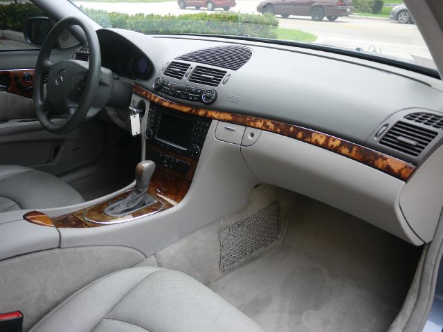 Mercedes-Benz E-Class 2004 photo 3
