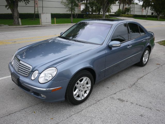 Mercedes-Benz E-Class 2004 photo 4