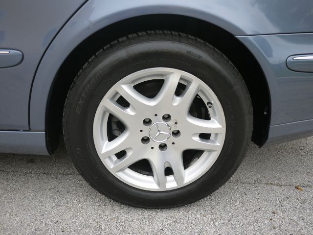 Mercedes-Benz E-Class 2004 photo 5