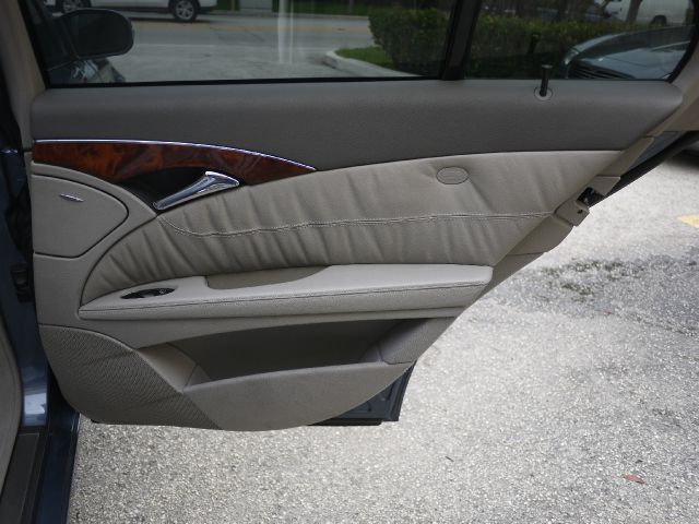 Mercedes-Benz E-Class 2004 photo 6