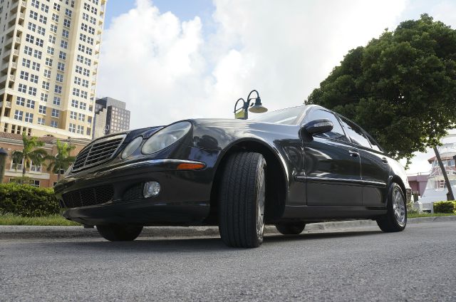 Mercedes-Benz E-Class 2004 photo 2