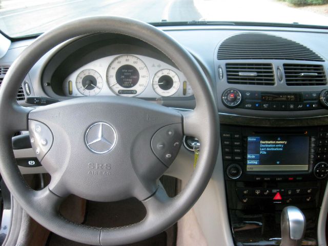 Mercedes-Benz E-Class 2004 photo 17