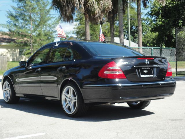 Mercedes-Benz E-Class 2004 photo 1