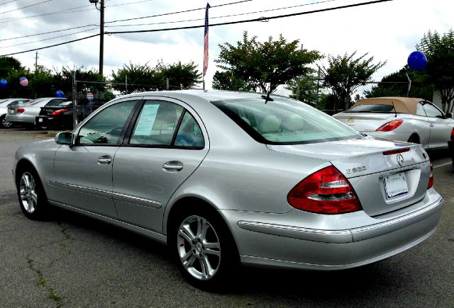 Mercedes-Benz E-Class 2004 photo 3