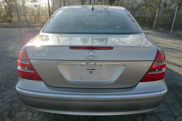 Mercedes-Benz E-Class 2004 photo 3