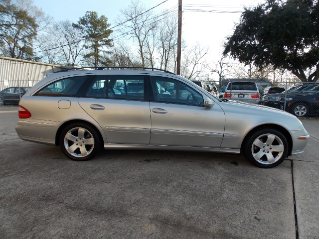 Mercedes-Benz E-Class 2004 photo 2