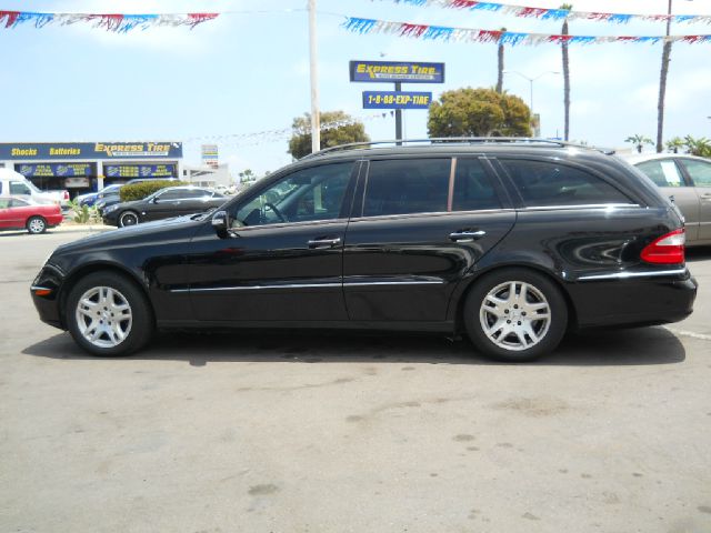 Mercedes-Benz E-Class 2004 photo 2