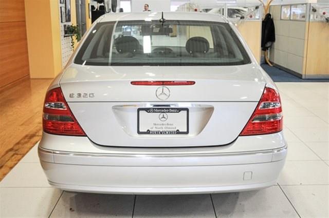 Mercedes-Benz E-Class 2004 photo 2