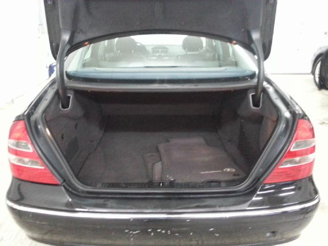 Mercedes-Benz E-Class 2004 photo 2