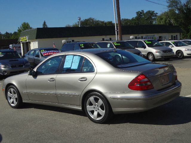 Mercedes-Benz E-Class 2004 photo 3