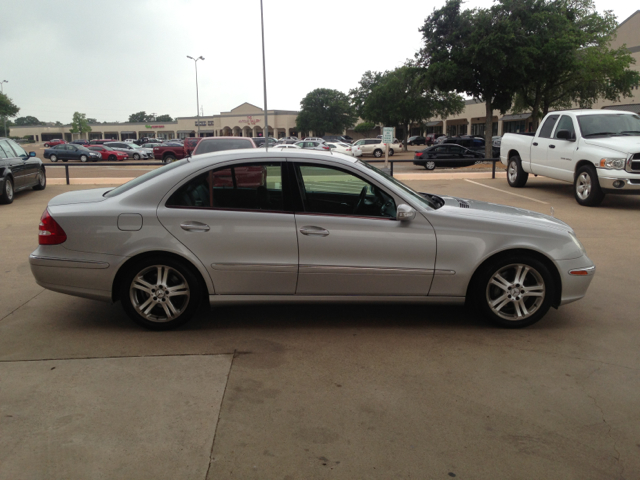 Mercedes-Benz E-Class 2004 photo 2