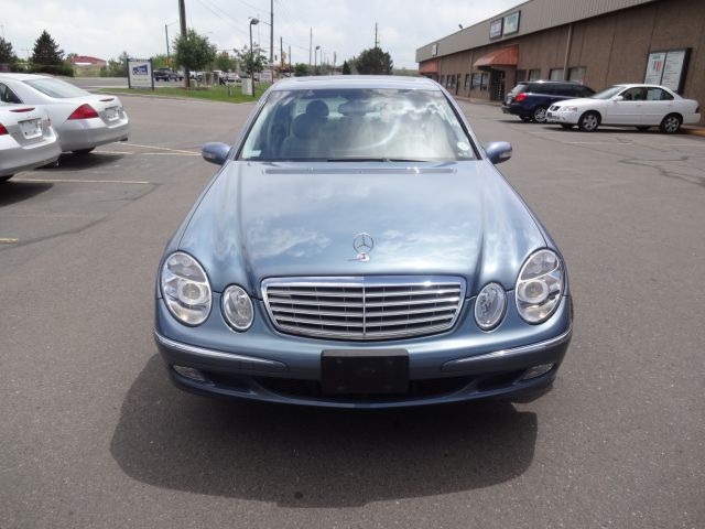 Mercedes-Benz E-Class 2004 photo 2
