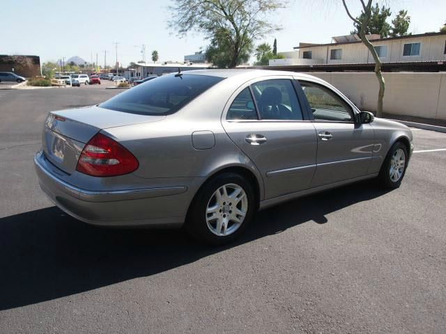 Mercedes-Benz E-Class 2004 photo 2