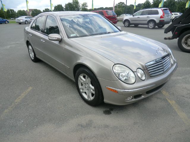 Mercedes-Benz E-Class 2004 photo 4