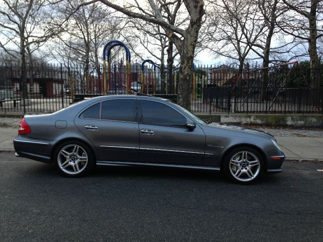 Mercedes-Benz E-Class 2005 photo 1